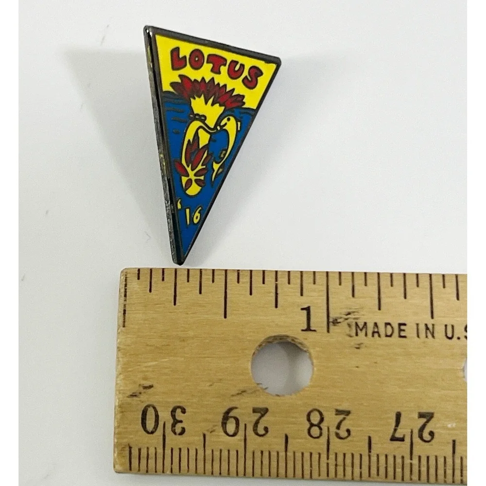 Lotus‎ '16 Lapel Pin